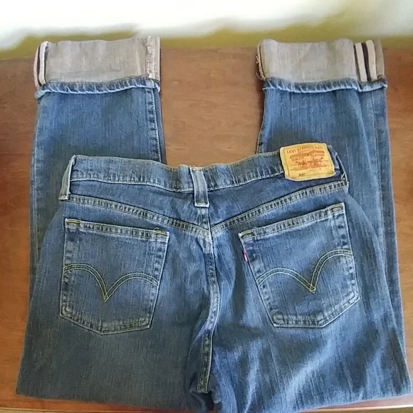 Levi's Women's Classic Blue Cropped Jeans - Picture 2 of 5